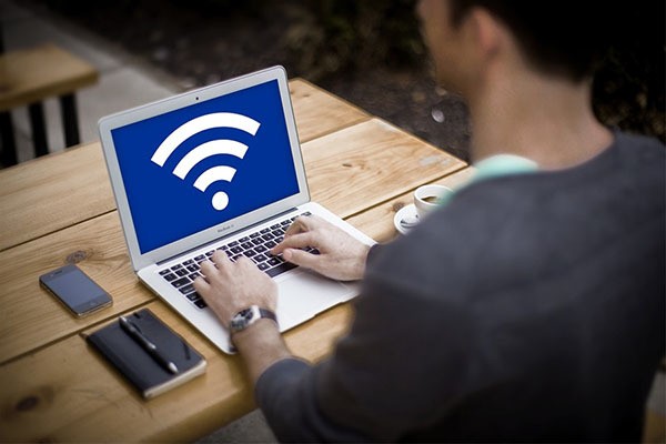 Cục An toàn thông tin, Bộ TT&TT sẽ phối hợp với các cơ quan có liên quan đánh giá các nguy cơ mất an toàn, an ninh thông tin tại các điểm truy nhập Wi-Fi Internet công cộng (Ảnh minh họa)