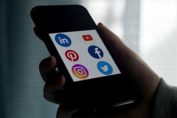 Quốc hội Nga thông qua dự thảo luật ngăn chặn Twitter, Facebook và YouTube ảnh 1