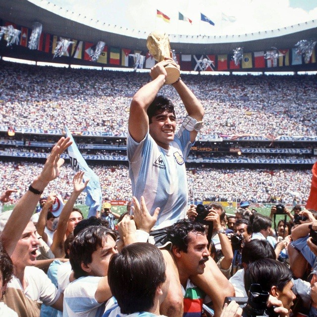 Dân mạng treo hashtag Maradona tưởng nhớ huyền thoại bóng đá Argentina ảnh 3