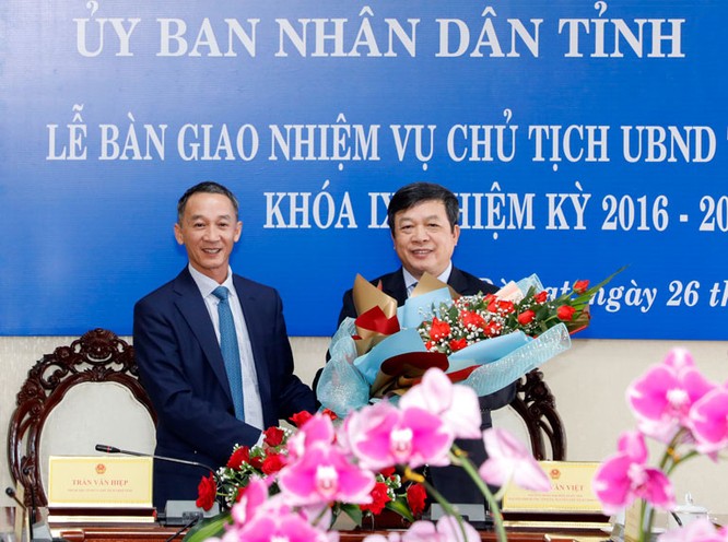 Bàn giao nhiệm vụ Chủ tịch UBND tỉnh Lâm Đồng khoá IX, nhiệm kỳ 2016 - 2021 ảnh 2