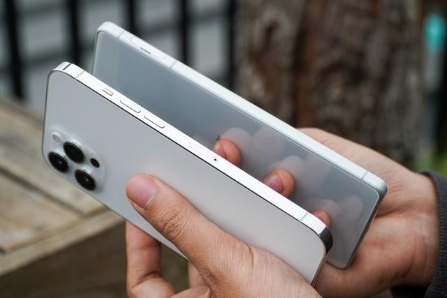 Sony Xperia 1 II đọ dáng iPhone 12 Pro Max: 30 triệu chọn smartphone nào? ảnh 10