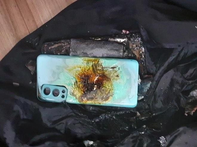 Mới mua hơn 2 tuần, smartphone bất ngờ phát nổ khiến chủ nhân bị thương ảnh 2