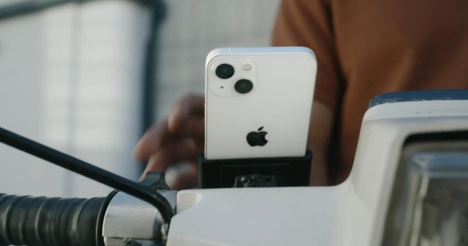 Apple vừa "tự vả miệng" trong video quảng cáo iPhone 13 ảnh 1