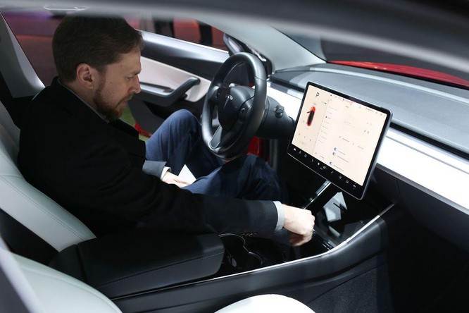 Thách thức Tesla, nhà sản xuất ô tô điện Trung Quốc ra mắt tính năng tự lái trên đường cao tốc ảnh 1