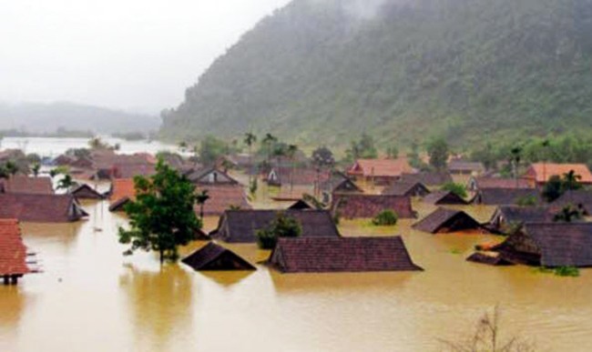 mưa lũ, Hà Tĩnh, Quảng Bình, Bắc miền Trung, thiệt hại, nhà cửa, chìm, VietTimes