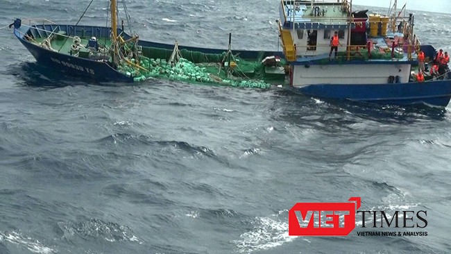 Tàu cá vỏ thép, bỏ mạng trên biển, ngư dân, Bình Định, BĐ 99939TS, sóng đánh chìm, VietTimes