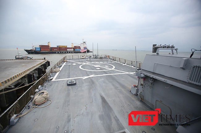 Tàu khu trục, tên lửa dẫn đường, chiến hạm, USS Mustin, DDG 89, Hải quân Mỹ, cảng quốc tế Cam Ranh, Việt Nam, VietTimes
