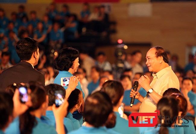 Thủ tướng Nguyễn Xuân Phúc xuống đối thoại tận nơi với người lao động