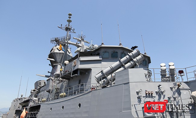 Hệ thống radar và thiết bị điện tử hiện đại, đáp ứng nhu cầu đa dạng của chiến hạm