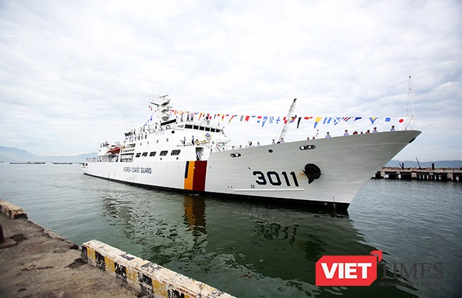 Tàu Badaro (3011) thuộc Lực lượng Bảo vệ bờ biển Hàn Quốc cập cảng Tien Sa (Đà Nẵng) vào sáng 4/9
