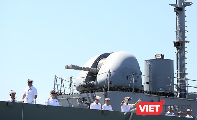 Tàu được trang bị hệ thống pháo hạm để tự vệ