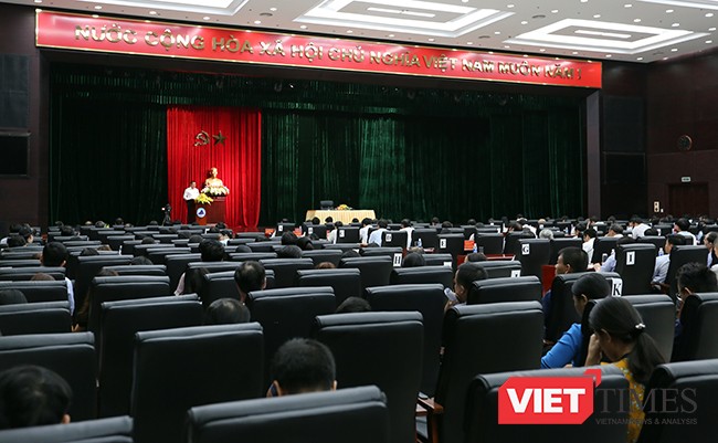 Sáng 23/9, Chủ tịch UBND TP Đà Nẵng Huỳnh Đức Thơ đã chủ trì cuộc họp với lãnh đạo các Sở ban ngành liên quan đến tình hình hoạt động 9 tháng đầu năm 2017 và định hướng đến cuối năm dưới sự chứng kiến của các đại biểu HĐND TP tại Trung tâm hành chính Đà Nẵng.