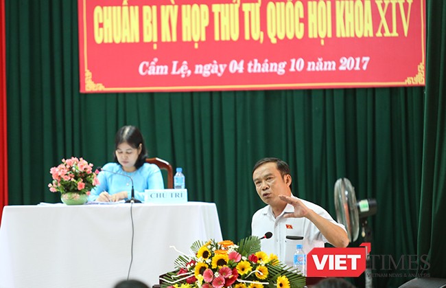 ông Nguyễn Bá Sơn thay mặt các thành viên Đoàn đại biểu Quốc hội TP Đà Nẵng trong buổi tiếp xúc cử tri ghi nhận và đánh giá cao các ý kiến của các cử tri tại buổi tiếp xúc