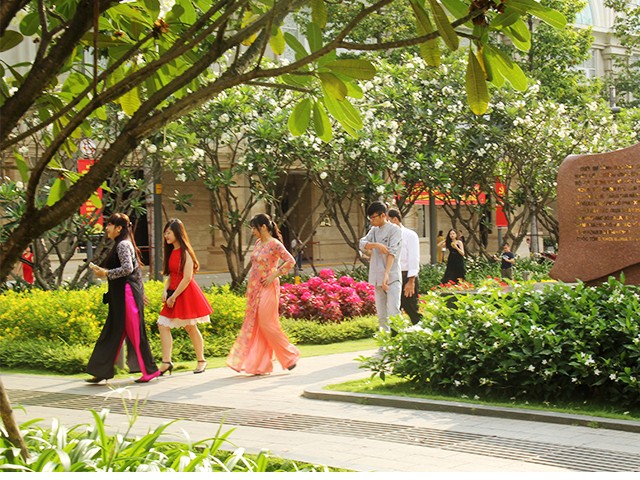 Ngắm một Sài Gòn vắng lặng sáng đầu năm Kỷ Hợi ảnh 11