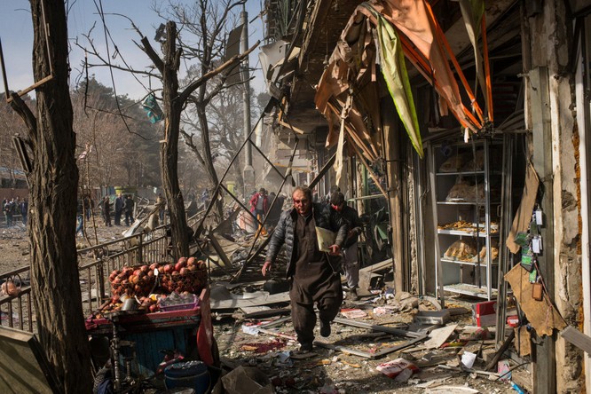 Tiến sĩ Terry F. Buss: Afghanistan có thể trở thành “vườn ươm” khủng bố toàn cầu ảnh 2