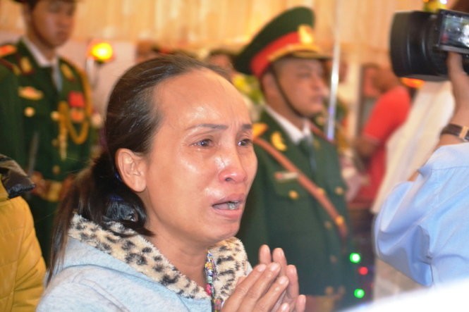 Người dân Đà Nẵng đau đớn khi đến viếng đám tang ông Nguyễn Bá Thanh 