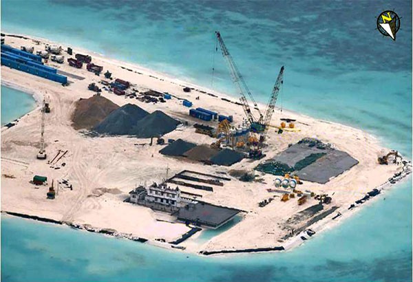 Đá Gạc Ma đã trở thành đảo nhân tạo nối với cơ sở ban đầu của bãi đá này, có cả 1 sân bay trực thăng và 1 trạm xi măng - Ảnh: Airbus Defence & Space/IHS Jane’s