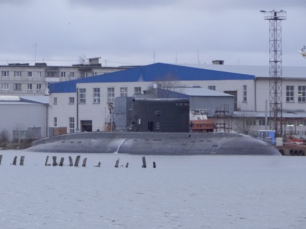 Tàu ngầm Đà Nẵng tại Kaliningrad ngày 4.1.2015. Sau khi luyện tập trên biển Baltic cùng thủy thủ đoàn Việt Nam, tàu đã quay về nhà máy Admiralty ở St.Petersburg. Trong quý 2.2015, tàu ngầm Đà Nẵng sẽ về nước trên tàu hàng Rolldock - Nguồn: Diễn đàn Airbase (Nga)