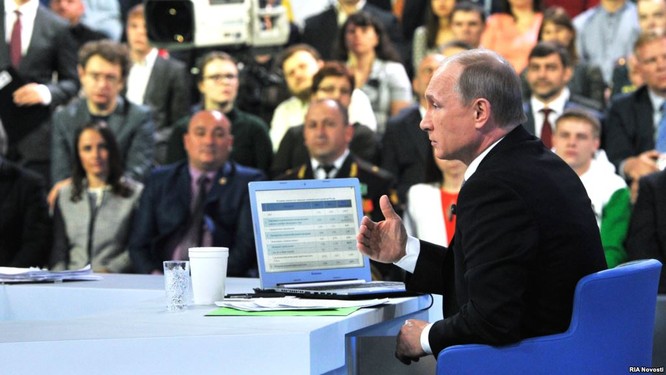 Ông Putin tại cuộc giao lưu trực tuyến marathon ngày 16/4 ảnh: RT