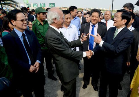 Chủ tịch nước Trương Tấn Sang gặp gỡ Việt kiều. 