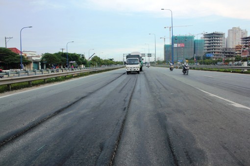 Đường 10 ngàn tỷ “lượn sóng”, ùn tắc giao thông còn dài ảnh 2
