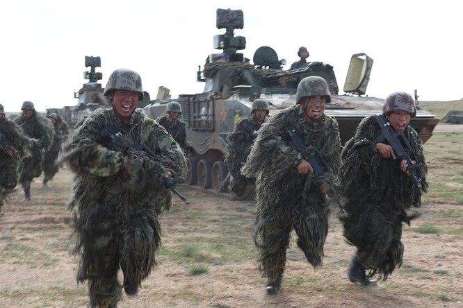 Quân đội Trung Quốc tuyên bố tiến hành 100 cuộc tập trận quy mô trong năm 2015
