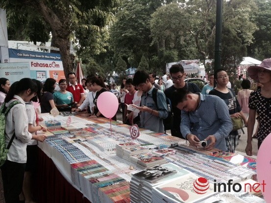 Tưng bừng khai mạc Triển lãm, Hội chợ Sách quốc tế - Việt Nam 2015 ảnh 5