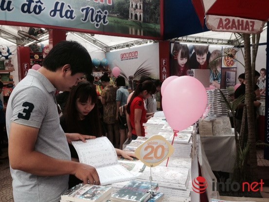 Tưng bừng khai mạc Triển lãm, Hội chợ Sách quốc tế - Việt Nam 2015 ảnh 7