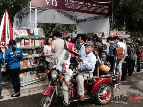 Tưng bừng khai mạc Triển lãm, Hội chợ Sách quốc tế - Việt Nam 2015 ảnh 6