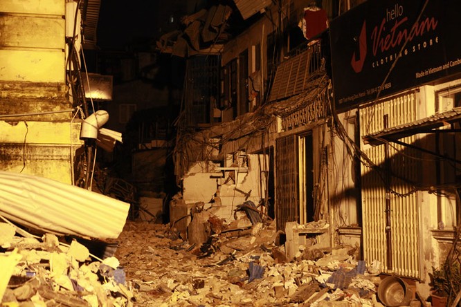 35 nhân viên thoát chết kỳ diệu trong vụ sập nhà cổ 107 phố Trần Hưng Đạo ảnh 6