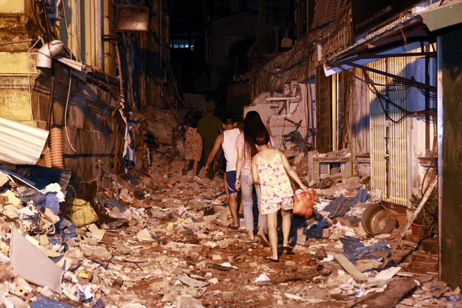 35 nhân viên thoát chết kỳ diệu trong vụ sập nhà cổ 107 phố Trần Hưng Đạo ảnh 8