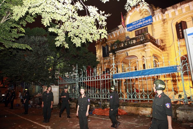 35 nhân viên thoát chết kỳ diệu trong vụ sập nhà cổ 107 phố Trần Hưng Đạo ảnh 11