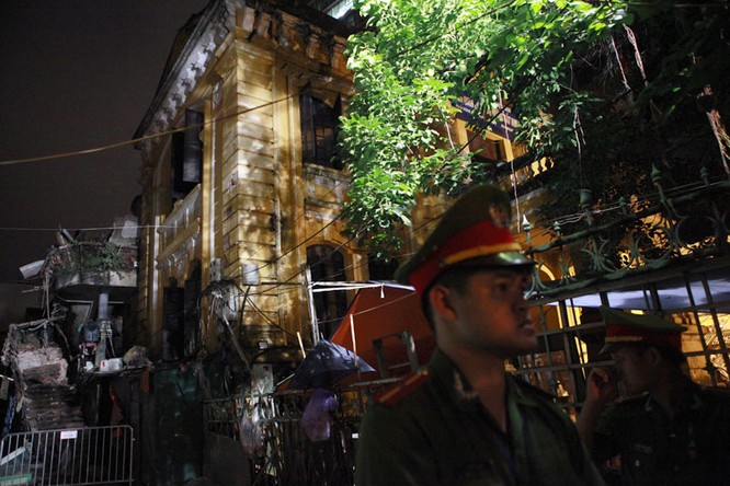 35 nhân viên thoát chết kỳ diệu trong vụ sập nhà cổ 107 phố Trần Hưng Đạo ảnh 12