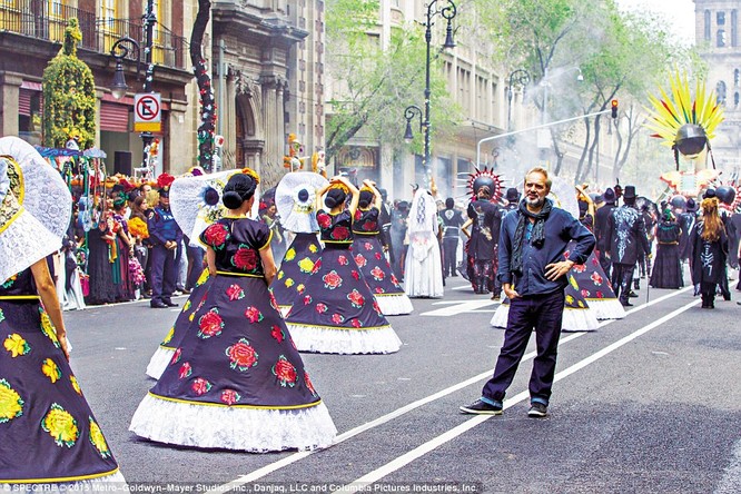 Hơn 1.500 diễn viên phụ tham gia cảnh quy lễ hội tại Mexico City