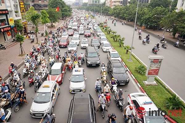 Hà Nội: Nhiều tuyến đường tê liệt suốt sáng vì ùn tắc ảnh 6