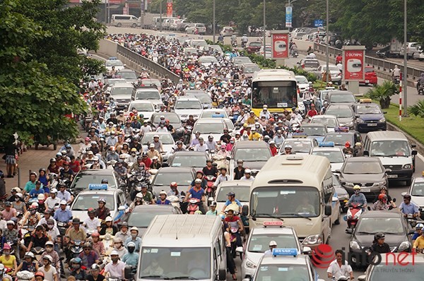 Hà Nội: Nhiều tuyến đường tê liệt suốt sáng vì ùn tắc ảnh 8
