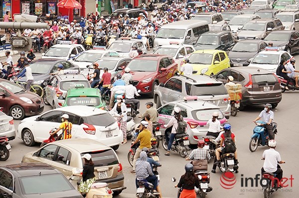 Hà Nội: Nhiều tuyến đường tê liệt suốt sáng vì ùn tắc ảnh 9