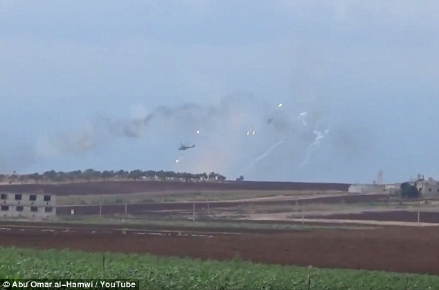 Trực thăng Nga phóng rocket tiêu diệt phiến quân trên chiến trường Syria