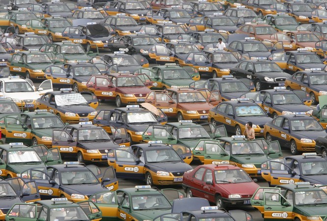 Đội quân taxi khổng lồ ở sân bay quốc tế Bắc Kinh