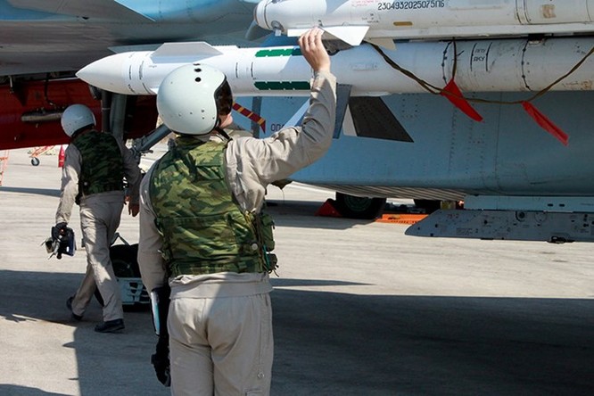 Phi công Nga "làm phép" trước khi xuất kích ở Syria ảnh 3