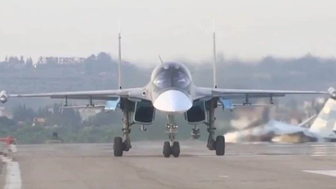 Máy bay ném bom tối tân Su-34 của Nga tại căn cứ Latakia, Syria