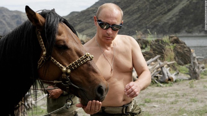 Putin “quyền lực nhất” thế giới và những khoảnh khắc sức mạnh ảnh 13