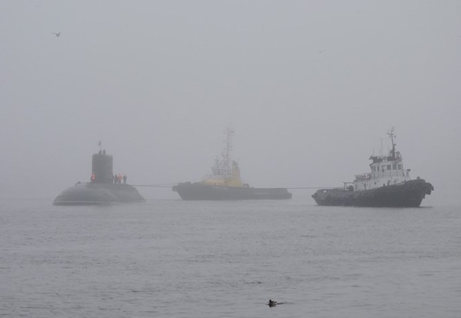 Ảnh mới hai tàu ngầm Kilo “hố đen” Việt Nam sắp tiếp nhận tại St. Petersburg ảnh 1