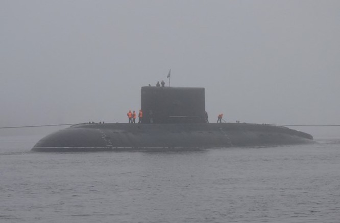 Ảnh mới hai tàu ngầm Kilo “hố đen” Việt Nam sắp tiếp nhận tại St. Petersburg ảnh 3