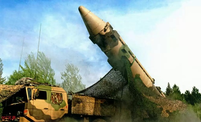 Tên lửa đạn đạo DF-26 của Trung Quốc