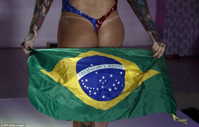 “Điếng người” cuộc thi Hoa hậu Miss Bumbum Brazil 2015 ảnh 9