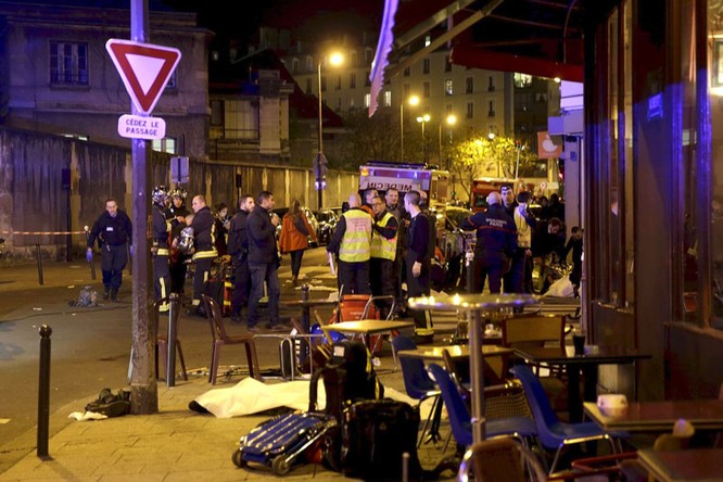 Tấn công khủng bố đẫm máu tại Paris, 130 người chết, 100 người bị giết sau khi bắt làm con tin ảnh 1