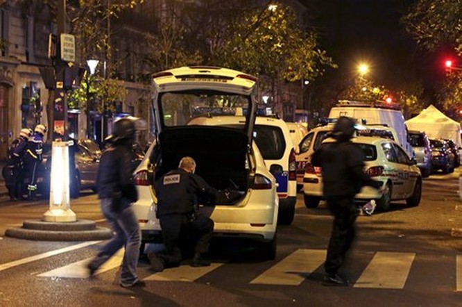 Tấn công khủng bố đẫm máu tại Paris, 130 người chết, 100 người bị giết sau khi bắt làm con tin ảnh 4