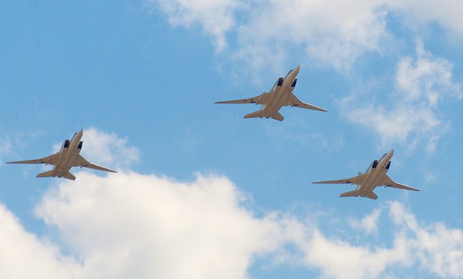 Phi đội máy bay ném bọm chiến lược tầm xa Tu-160 của Nga
