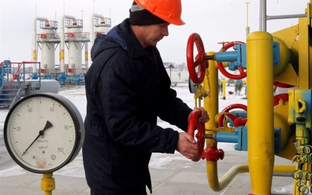 Kinh tế Nga phụ thuộc nặng nề vào công nghiệp năng lượng trong bối cảnh giá dầu mỏ liên tục lao dốc và cấm vận kinh tế khiến tình hình trở nên khó khăn 